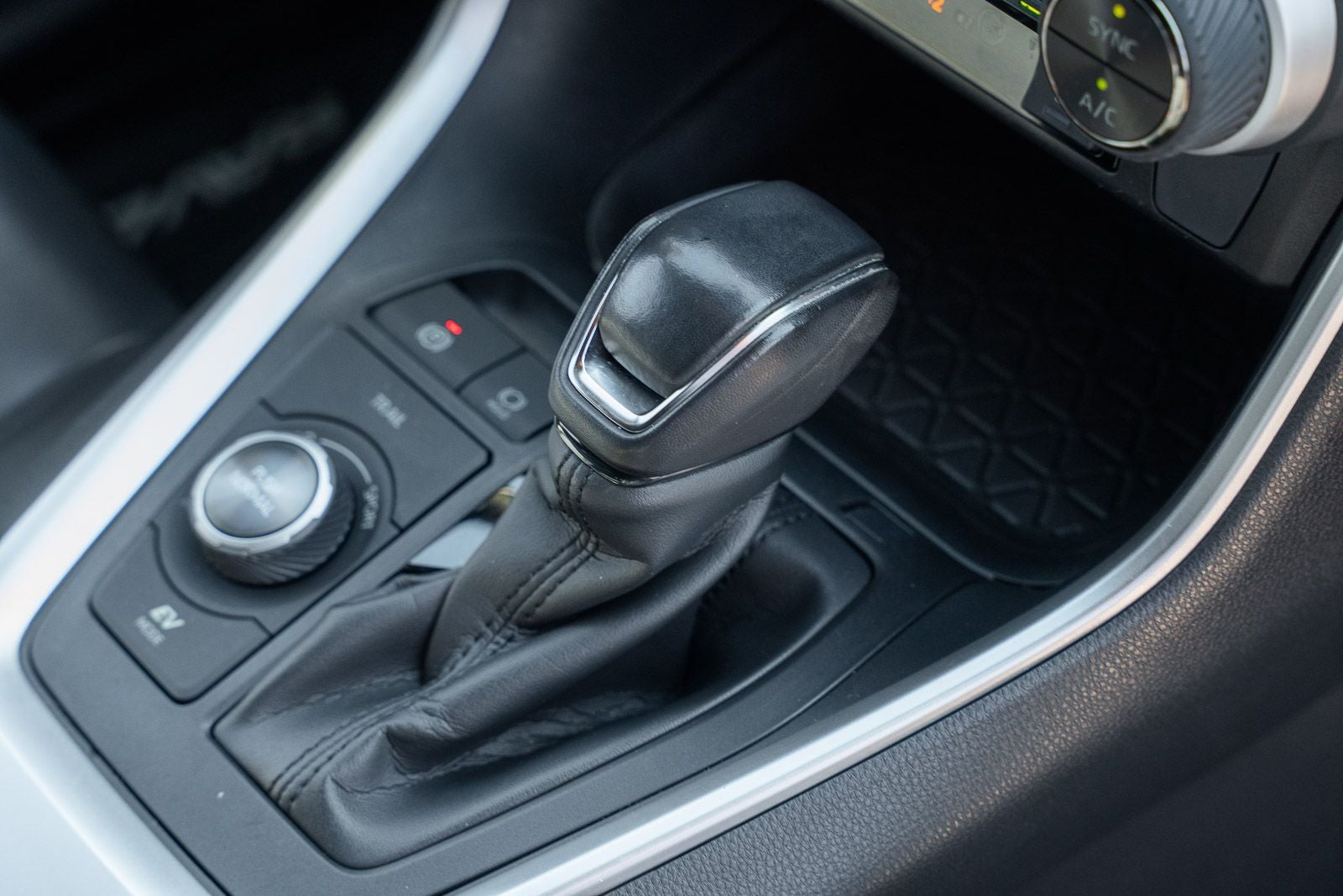 2019 Toyota RAV4 Hybrid XSE