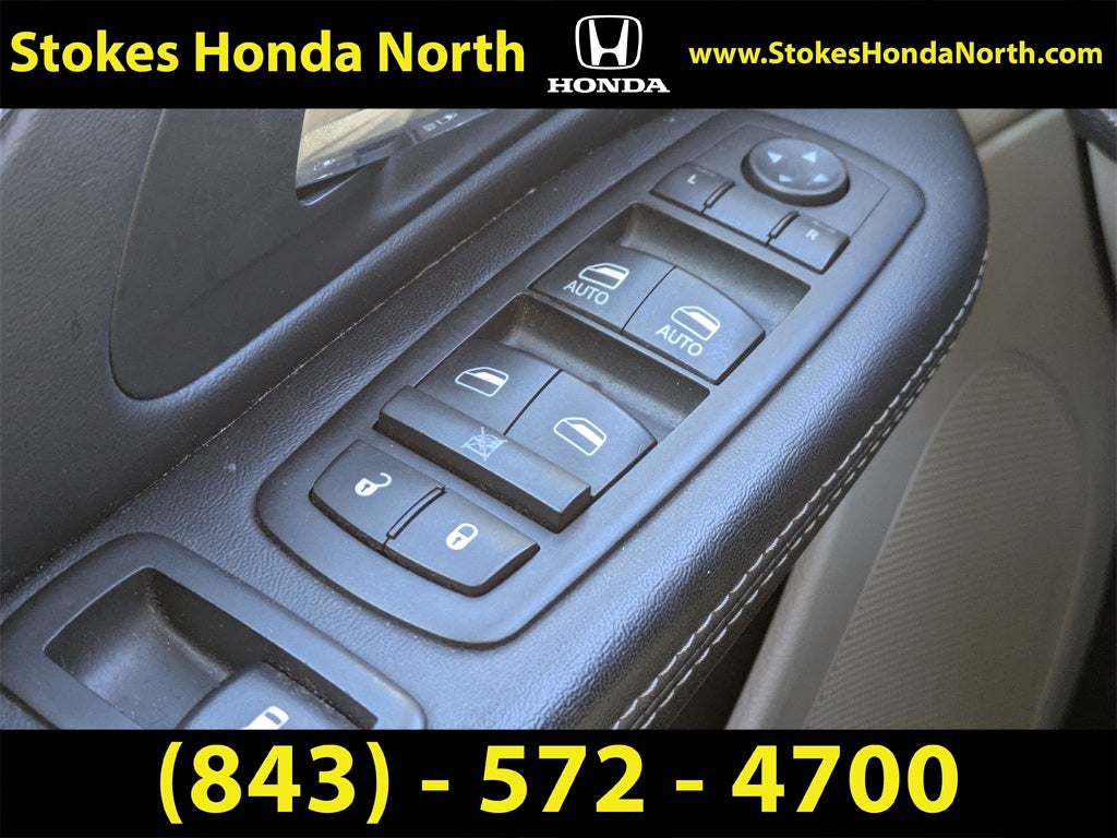 2014 Chrysler Town & Country Touring-L