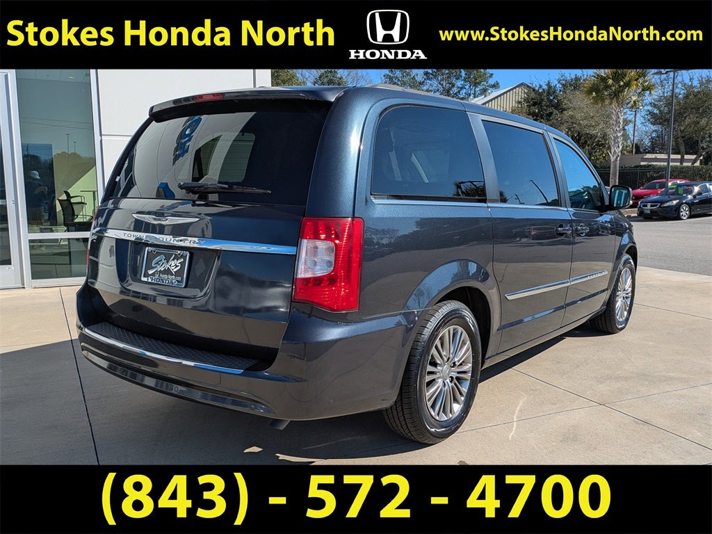 2014 Chrysler Town & Country Touring-L