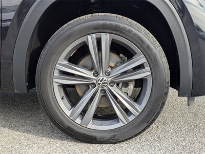 2021 Volkswagen Atlas Cross Sport 3.6L V6 SE w/Technology R-Line