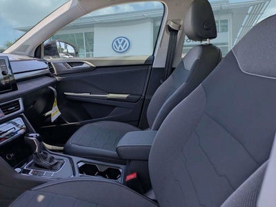 2026 Volkswagen Taos SE Black FWD