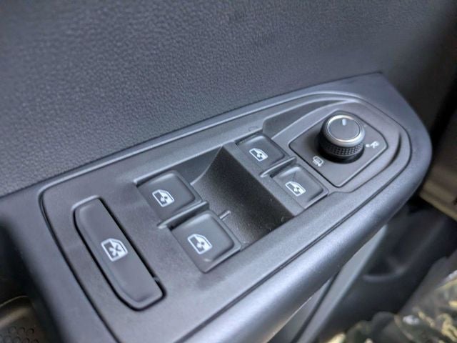 2026 Volkswagen Taos SE Black FWD