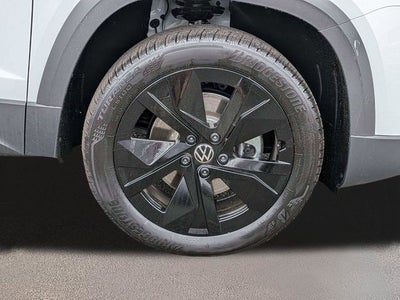 2026 Volkswagen Taos 1.5T SE Black