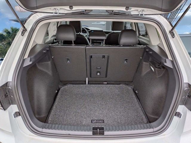 2026 Volkswagen Taos 1.5T SE Black