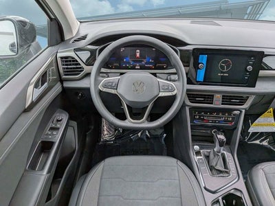 2026 Volkswagen Taos 1.5T SE Black