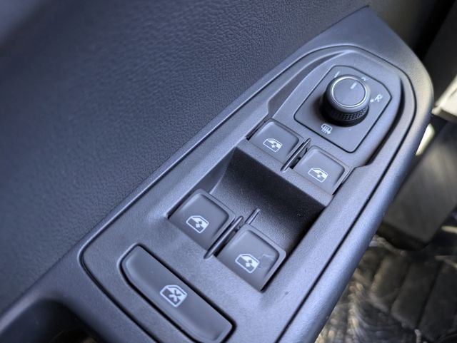 2026 Volkswagen Taos 1.5T SE Black