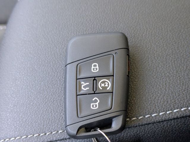 2026 Volkswagen Taos 1.5T SE Black