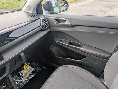 2026 Volkswagen Taos 1.5T SE Black