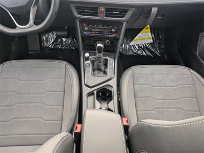 2026 Volkswagen Taos 1.5T SE Black