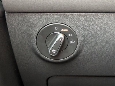 2026 Volkswagen Taos 1.5T SE Black