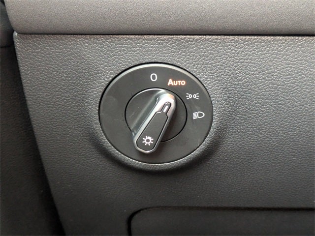 2026 Volkswagen Taos 1.5T SE Black