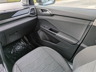 2026 Volkswagen Taos 1.5T SE Black