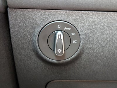 2026 Volkswagen Taos 1.5T SE Black