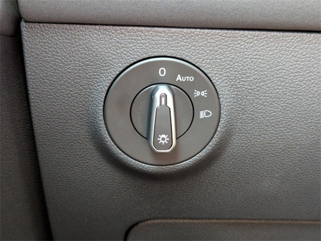 2026 Volkswagen Taos 1.5T SE Black