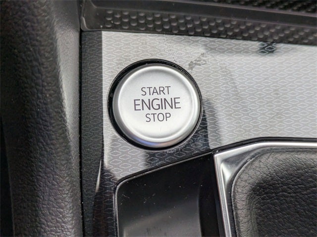 2026 Volkswagen Taos 1.5T SE Black