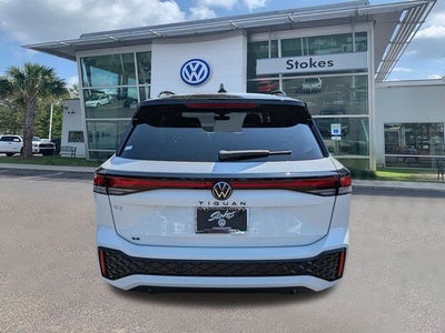 2026 Volkswagen Tiguan 2.0T SE R-Line Black