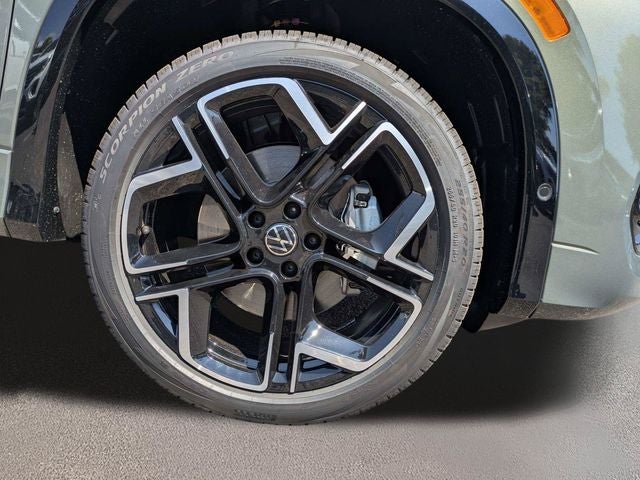 2026 Volkswagen Tiguan 2.0T SEL R-Line