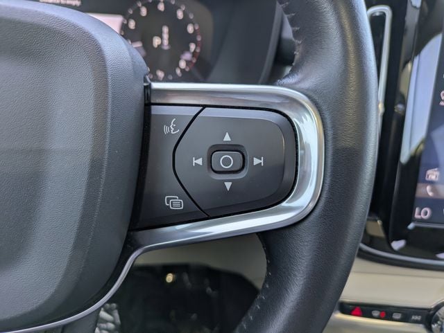 2019 Volvo XC40 T5 Momentum