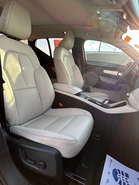 2019 Volvo XC40 T5 Momentum