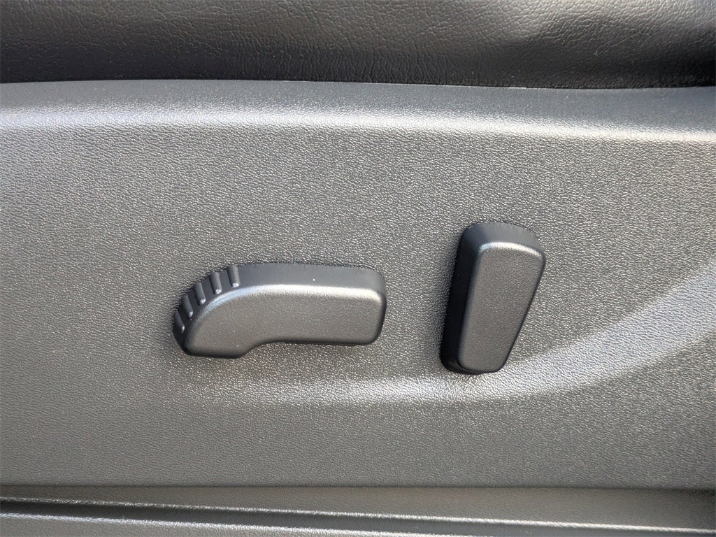 2024 Nissan Frontier SL