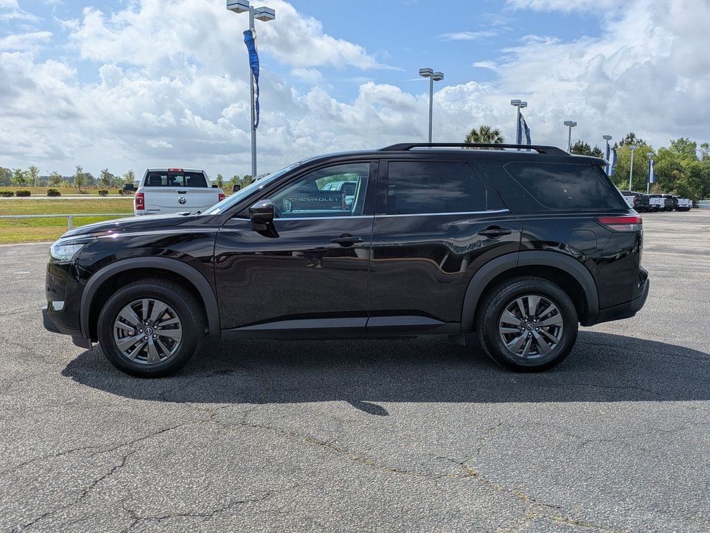2024 Nissan Pathfinder SV