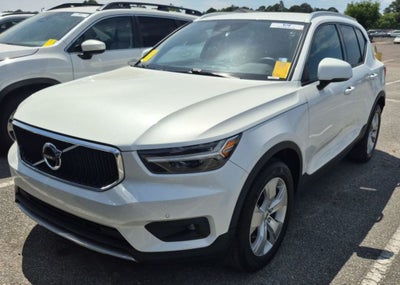 2022 Volvo XC40 Momentum