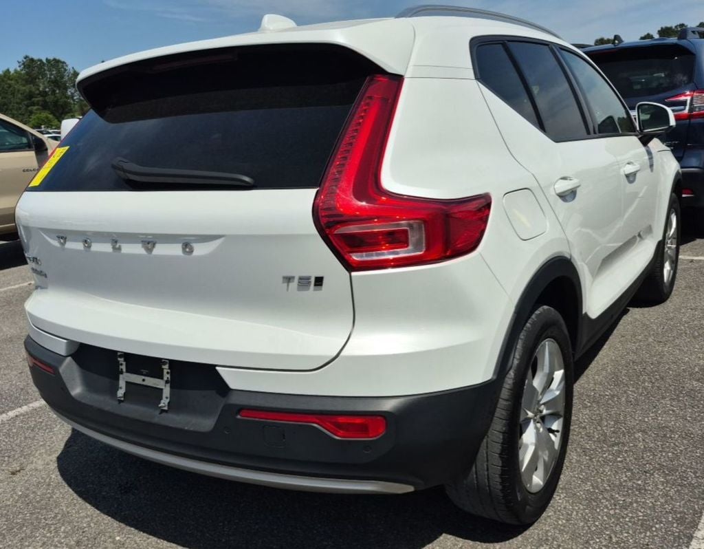 2022 Volvo XC40 Momentum