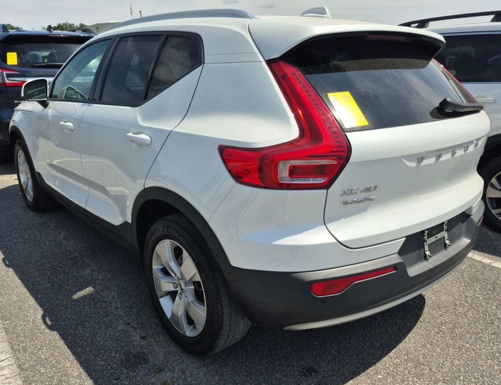2022 Volvo XC40 Momentum