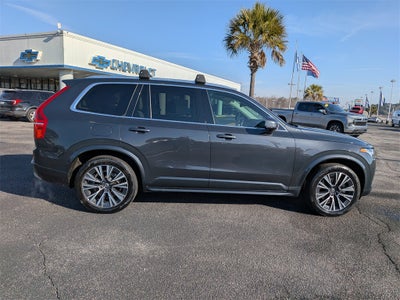 2022 Volvo XC90 T6 Momentum