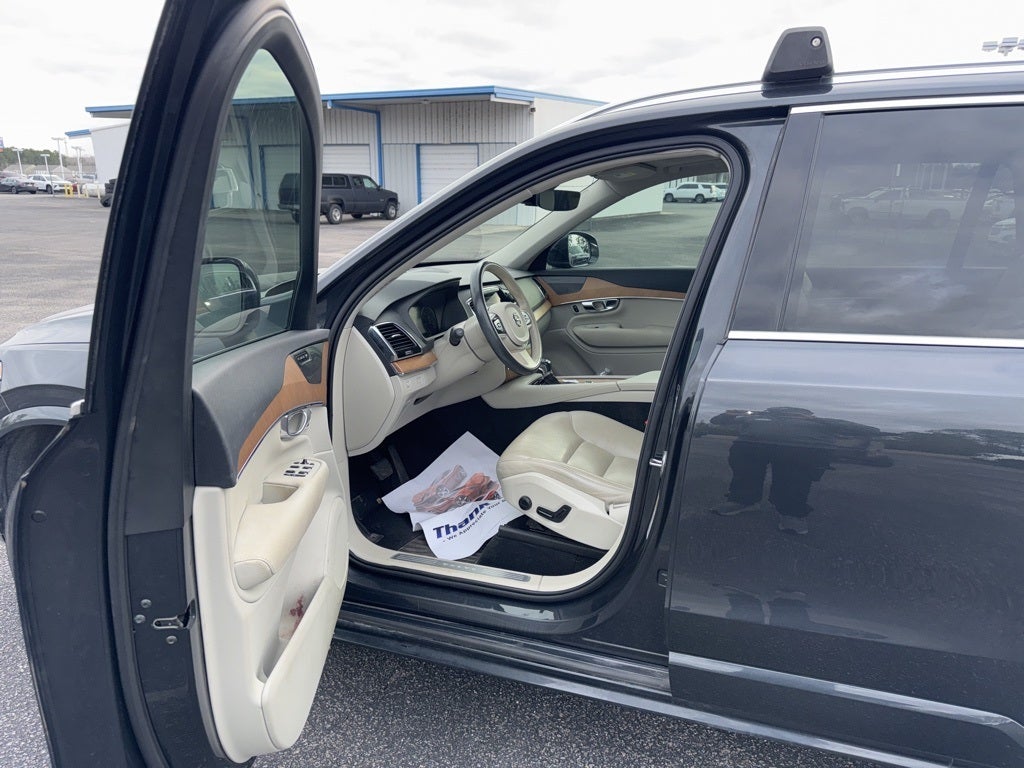 2022 Volvo XC90 T6 Momentum