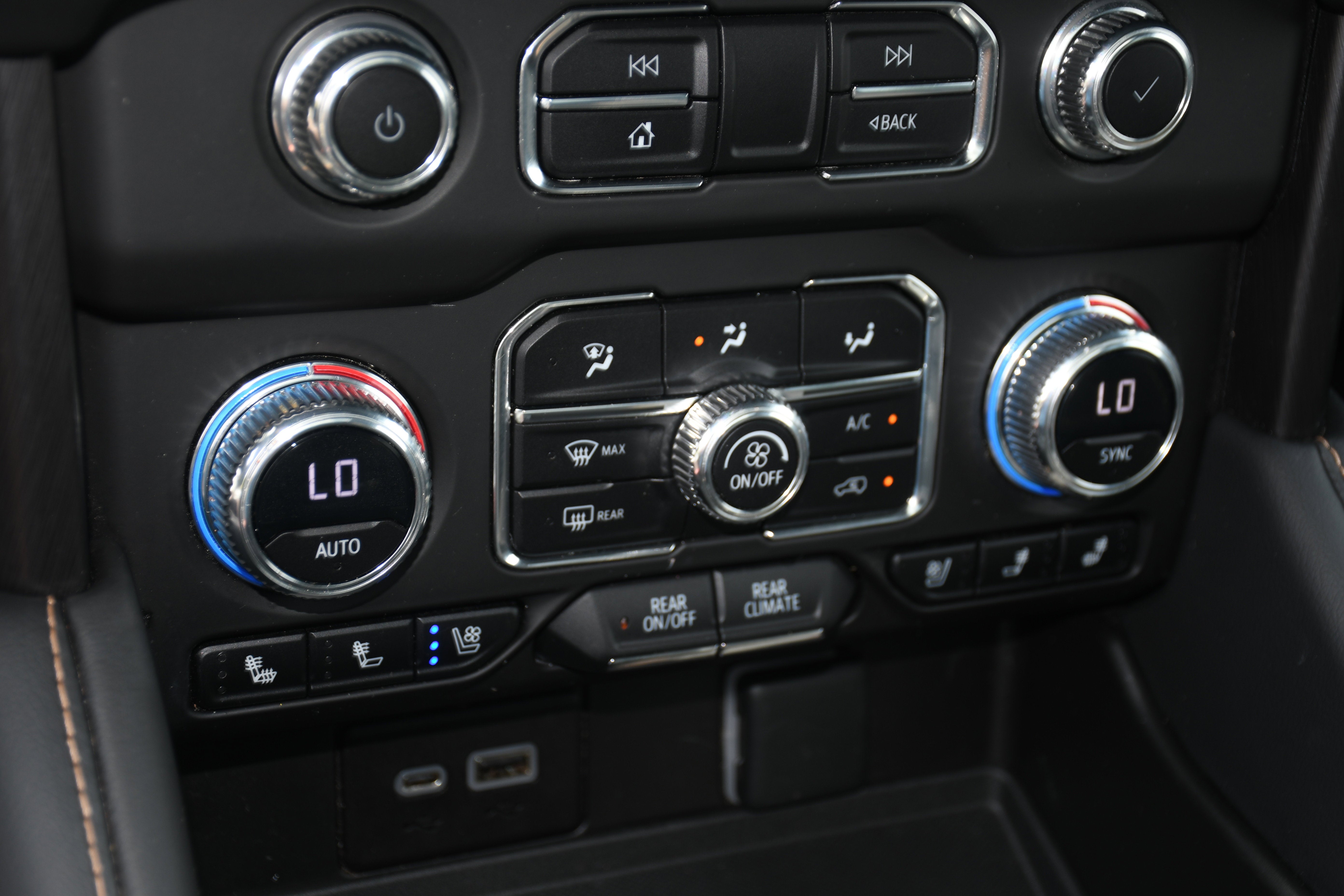 2023 GMC Yukon XL AT4