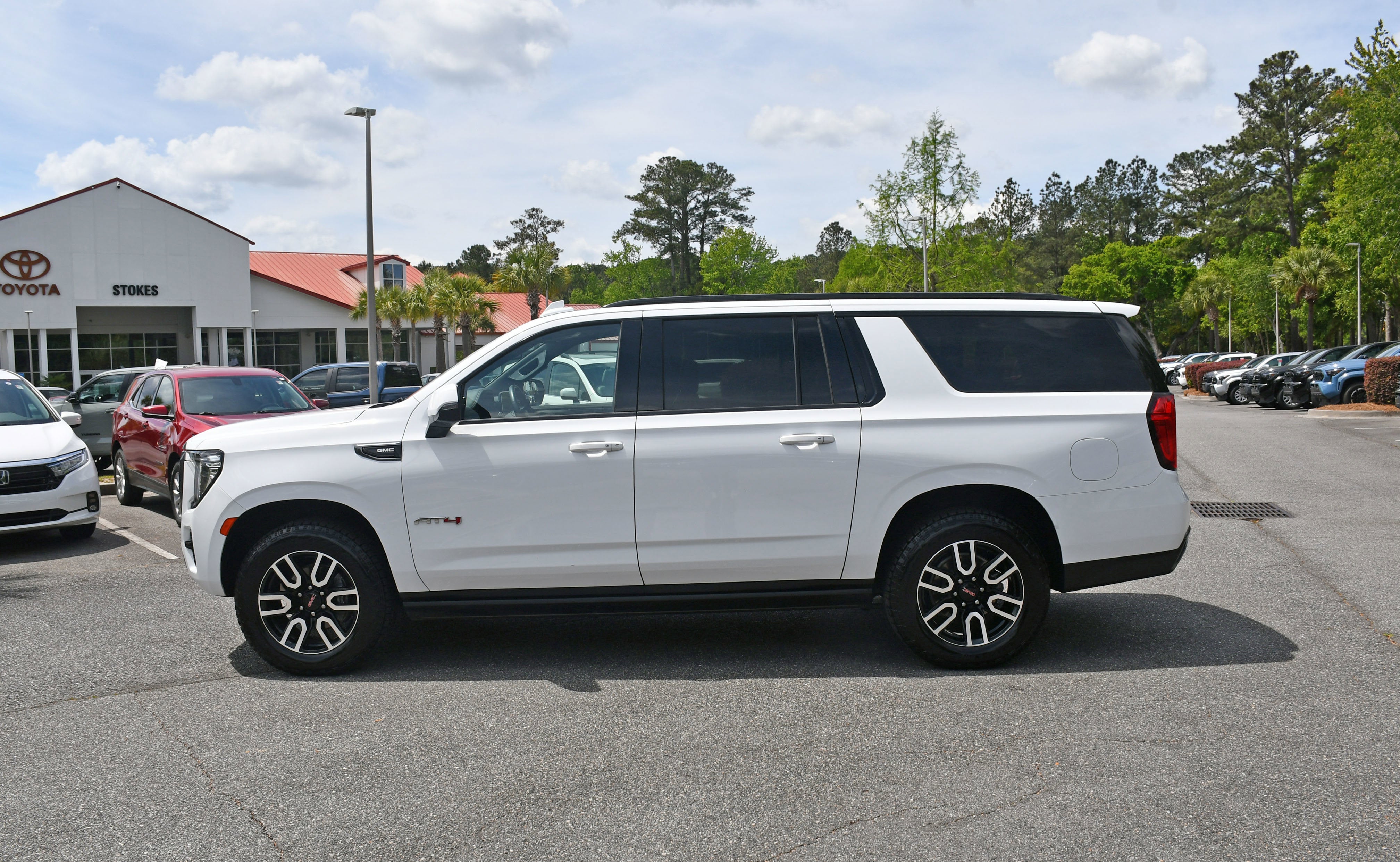 2023 GMC Yukon XL AT4