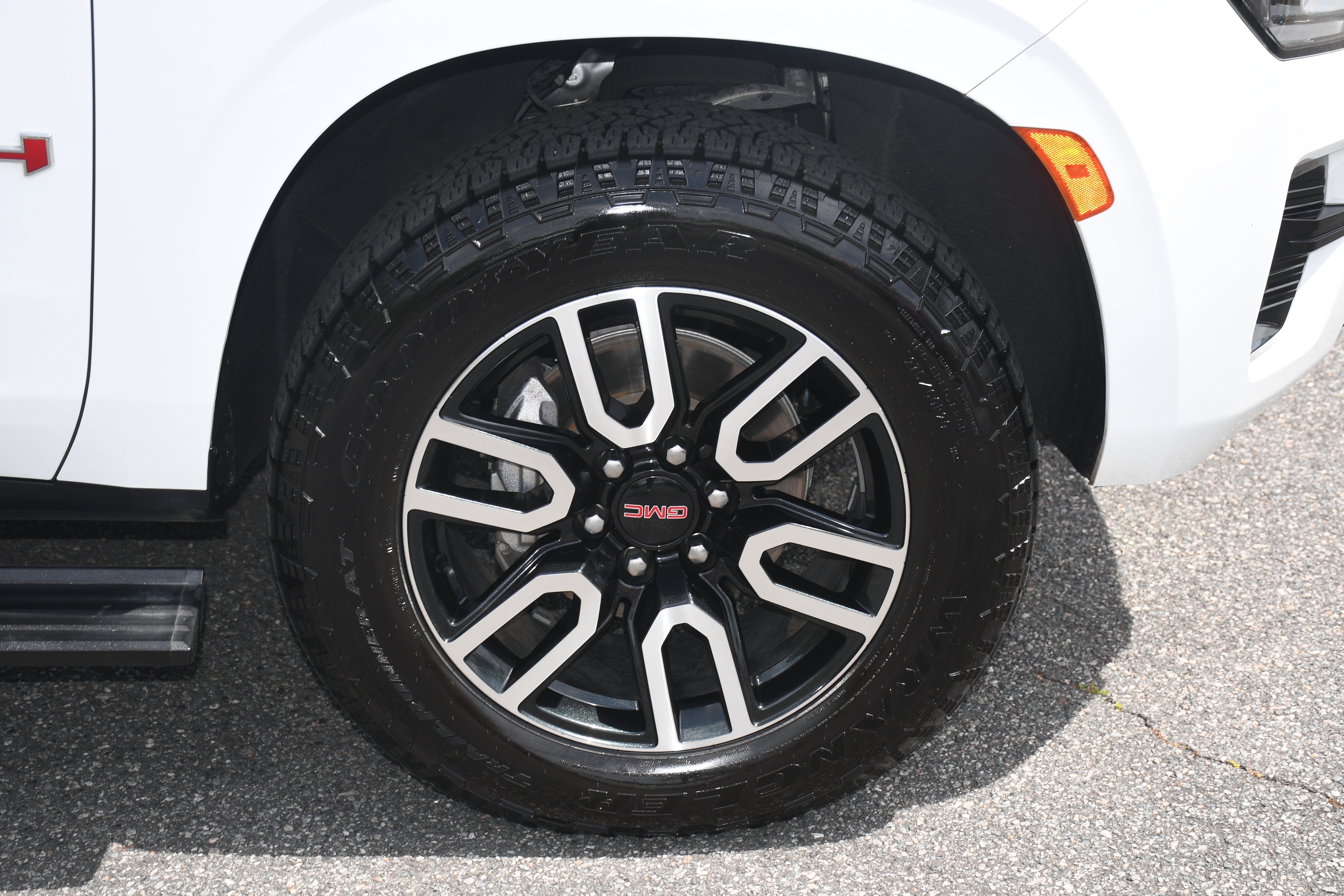 2023 GMC Yukon XL AT4