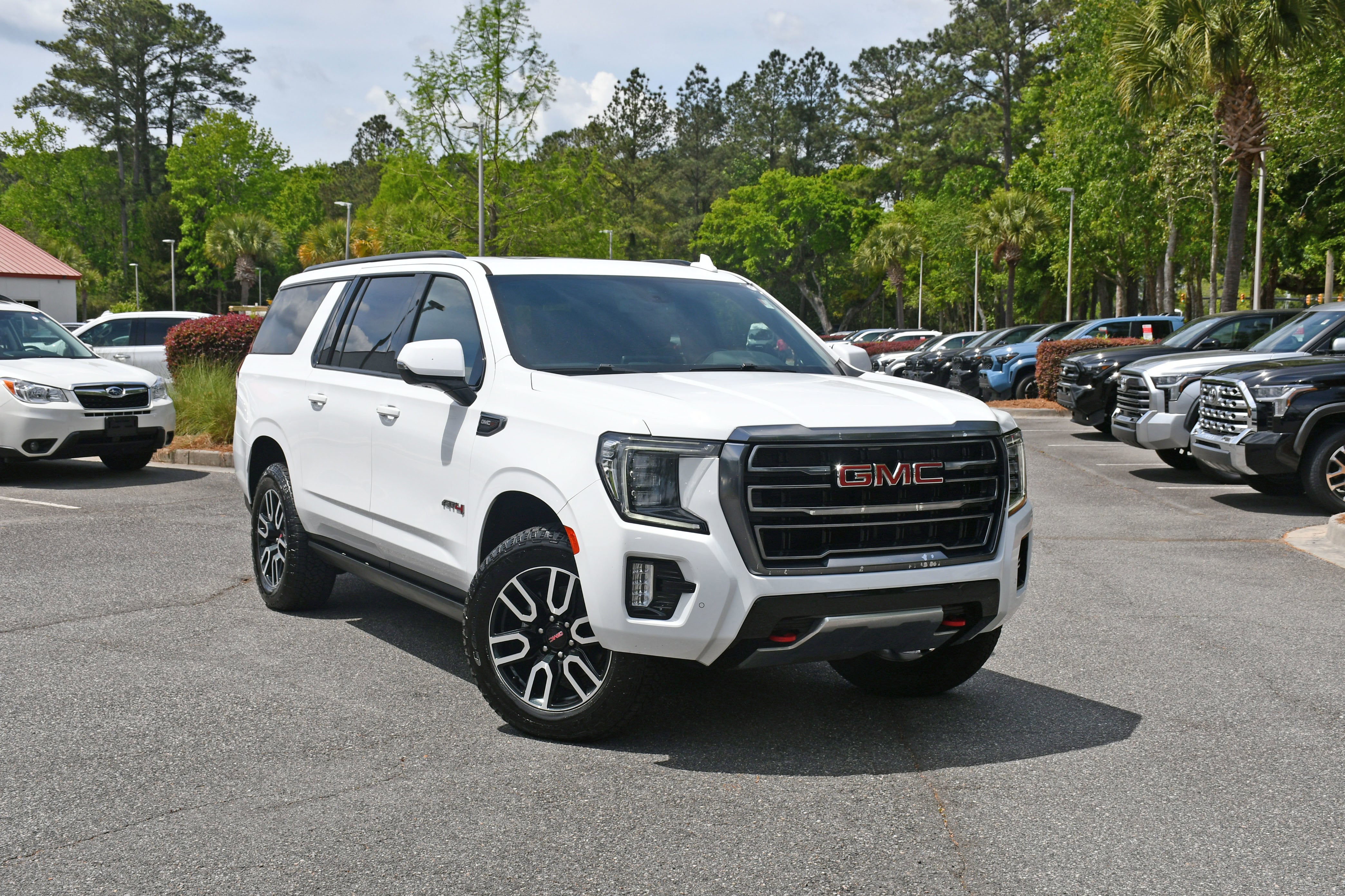 2023 GMC Yukon XL AT4