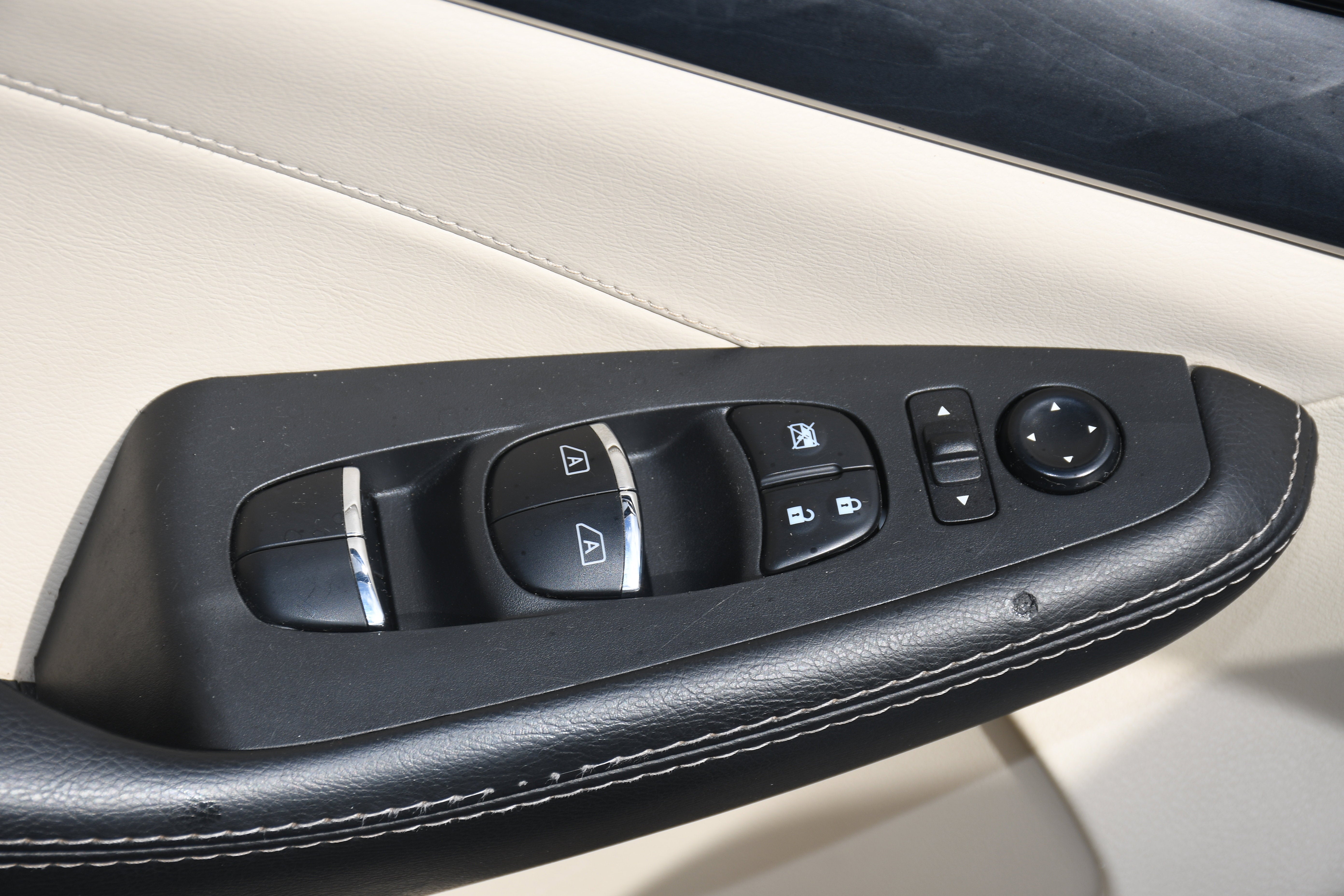 2023 Nissan Maxima Platinum