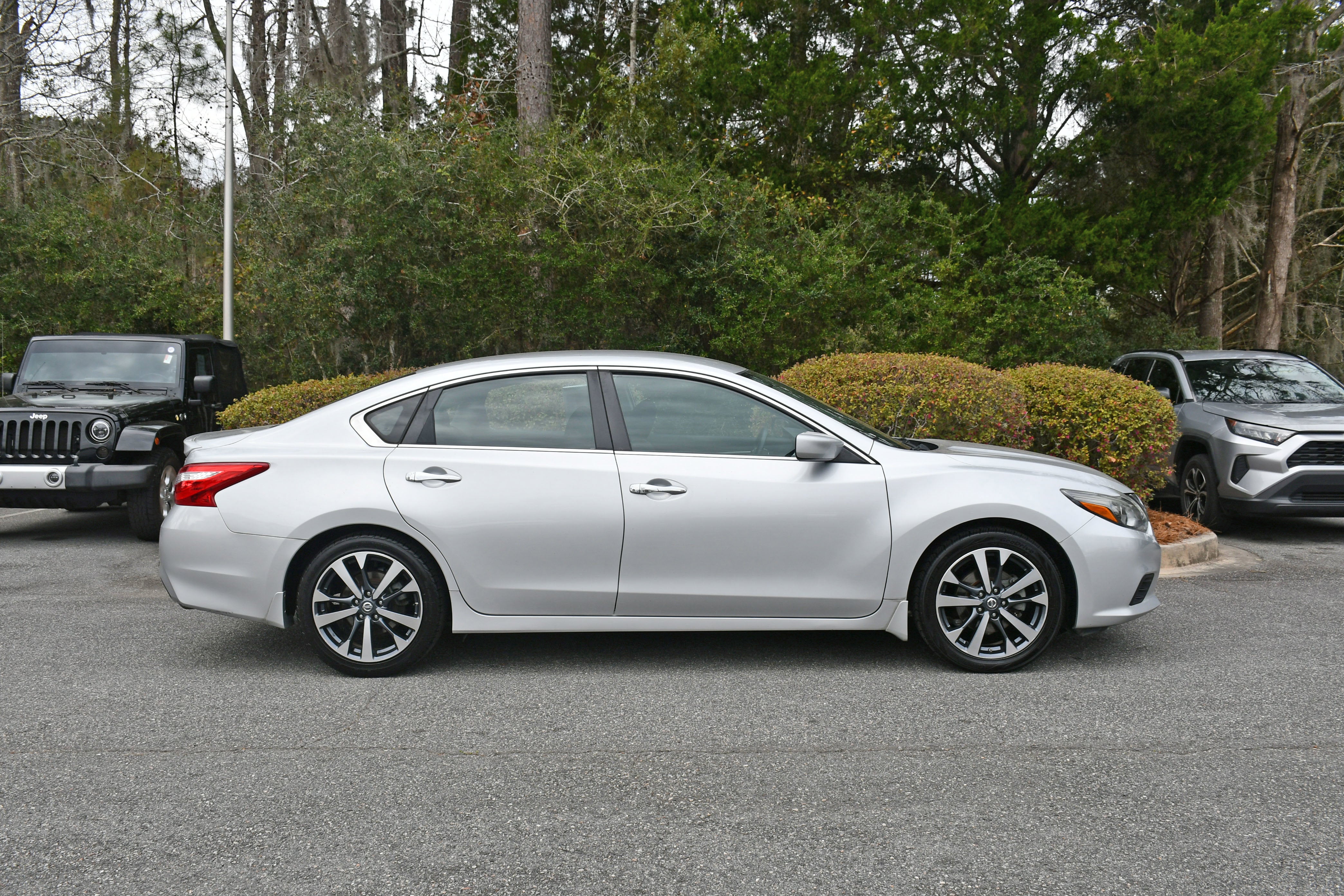 2016 Nissan Altima 2.5 SR