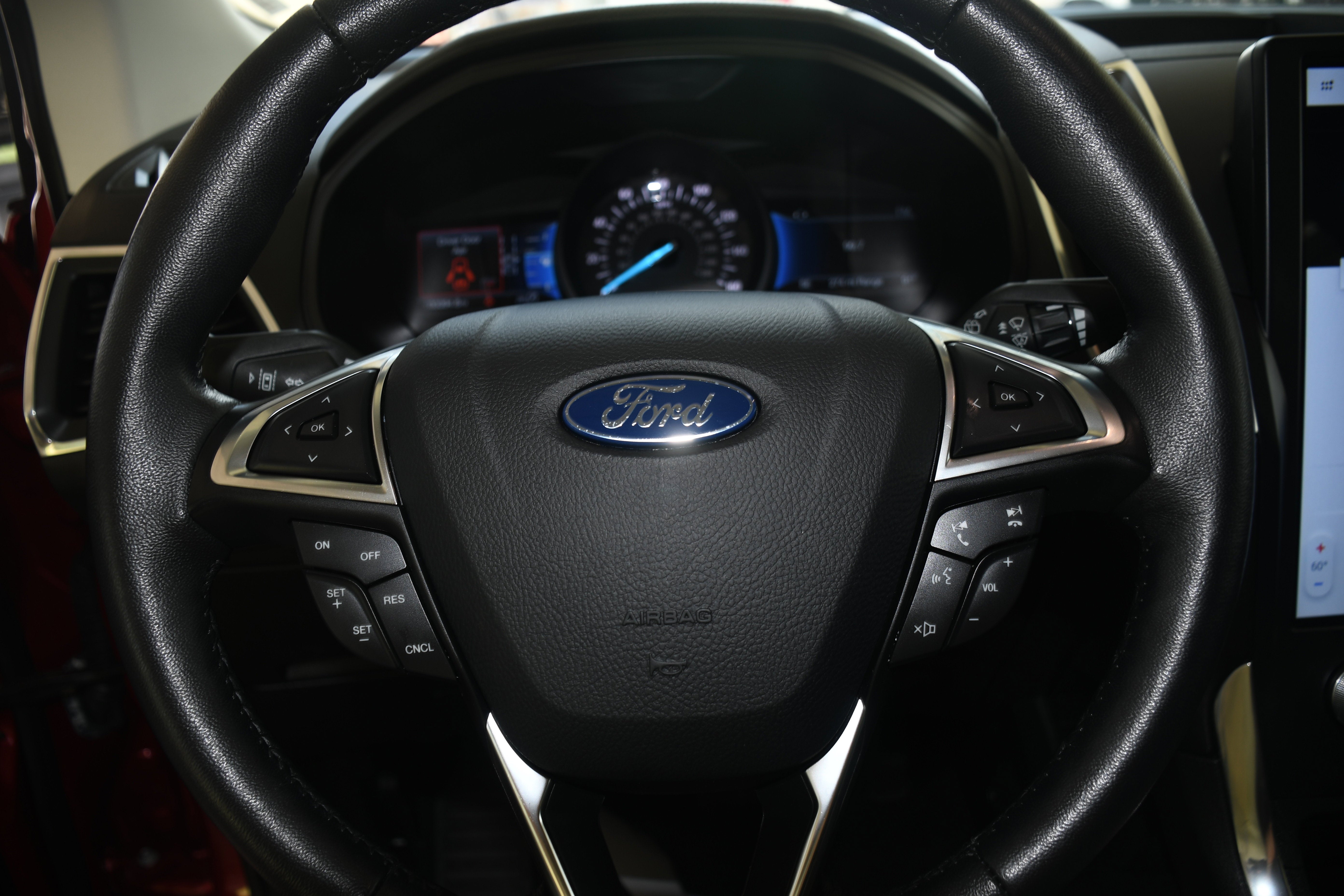 2024 Ford Edge Titanium