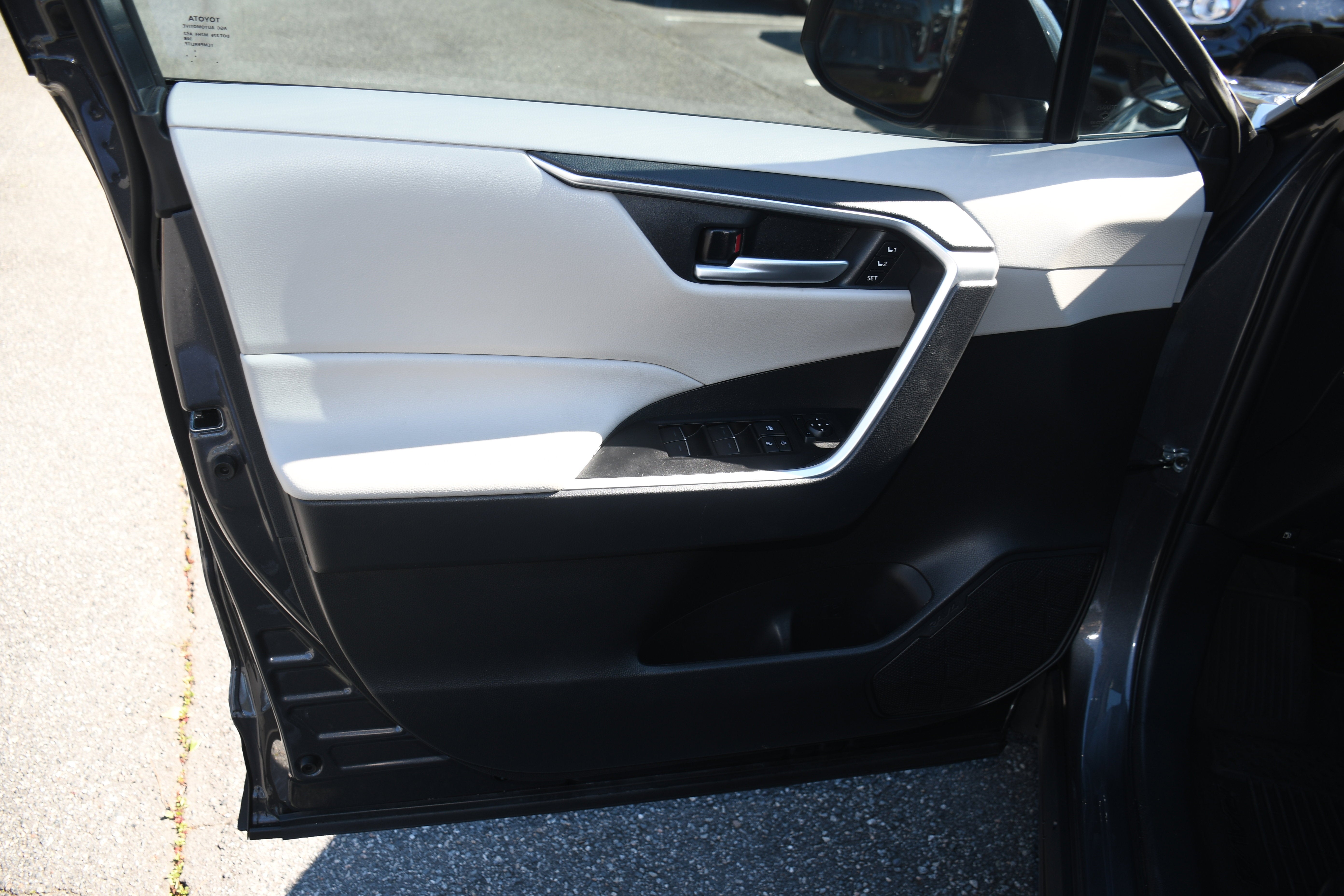 2025 Toyota RAV4 Hybrid XLE Premium