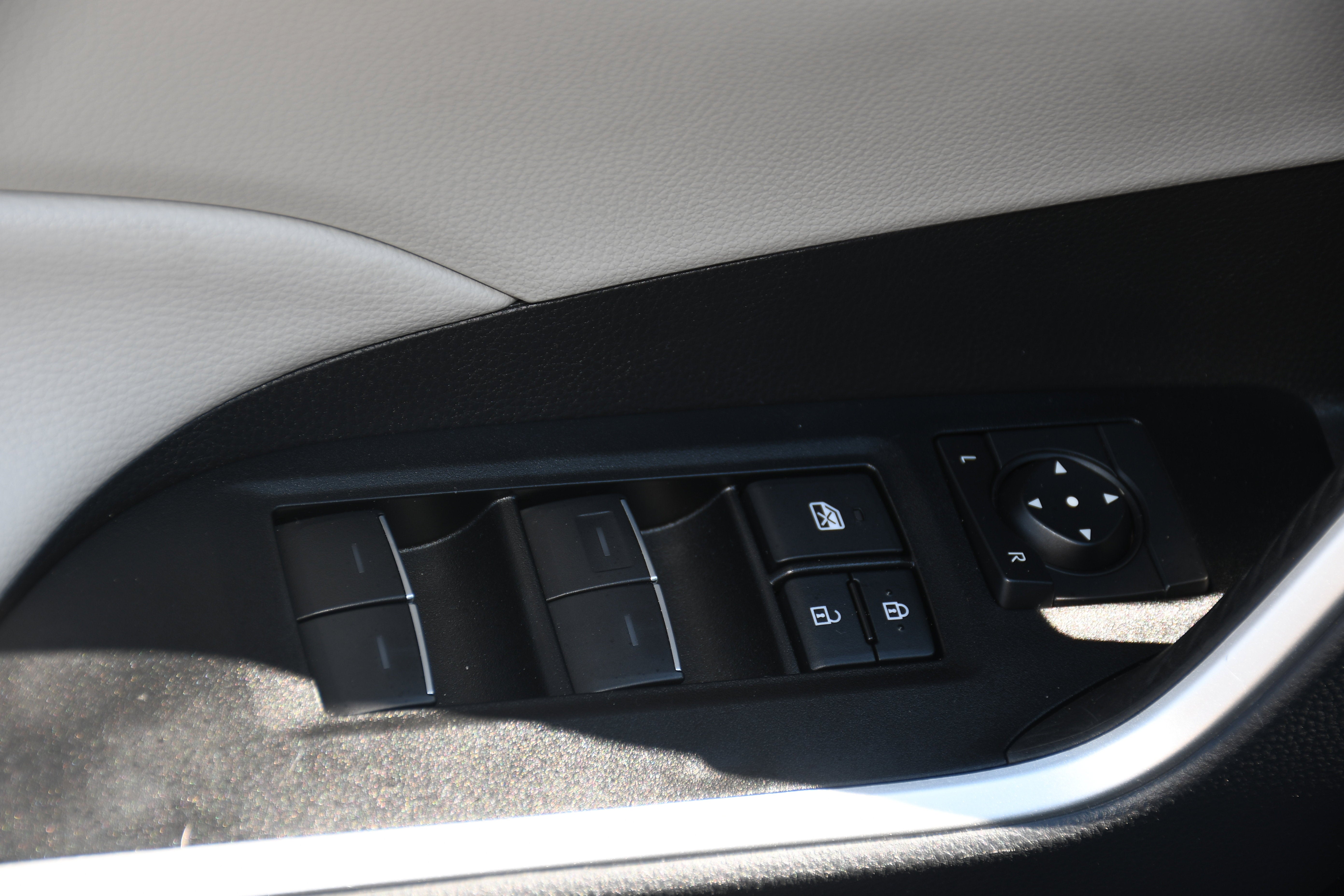 2025 Toyota RAV4 Hybrid XLE Premium