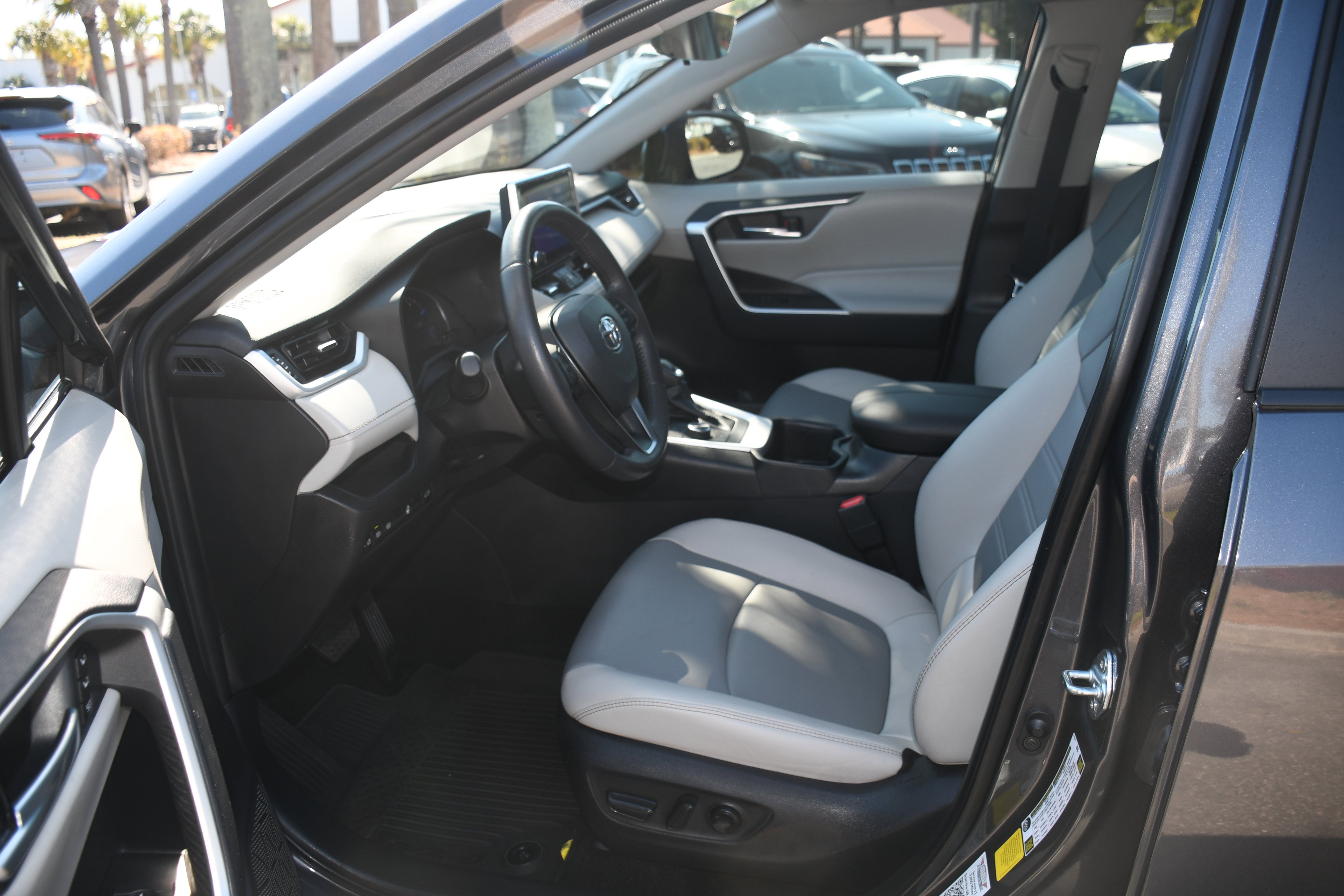 2025 Toyota RAV4 Hybrid XLE Premium