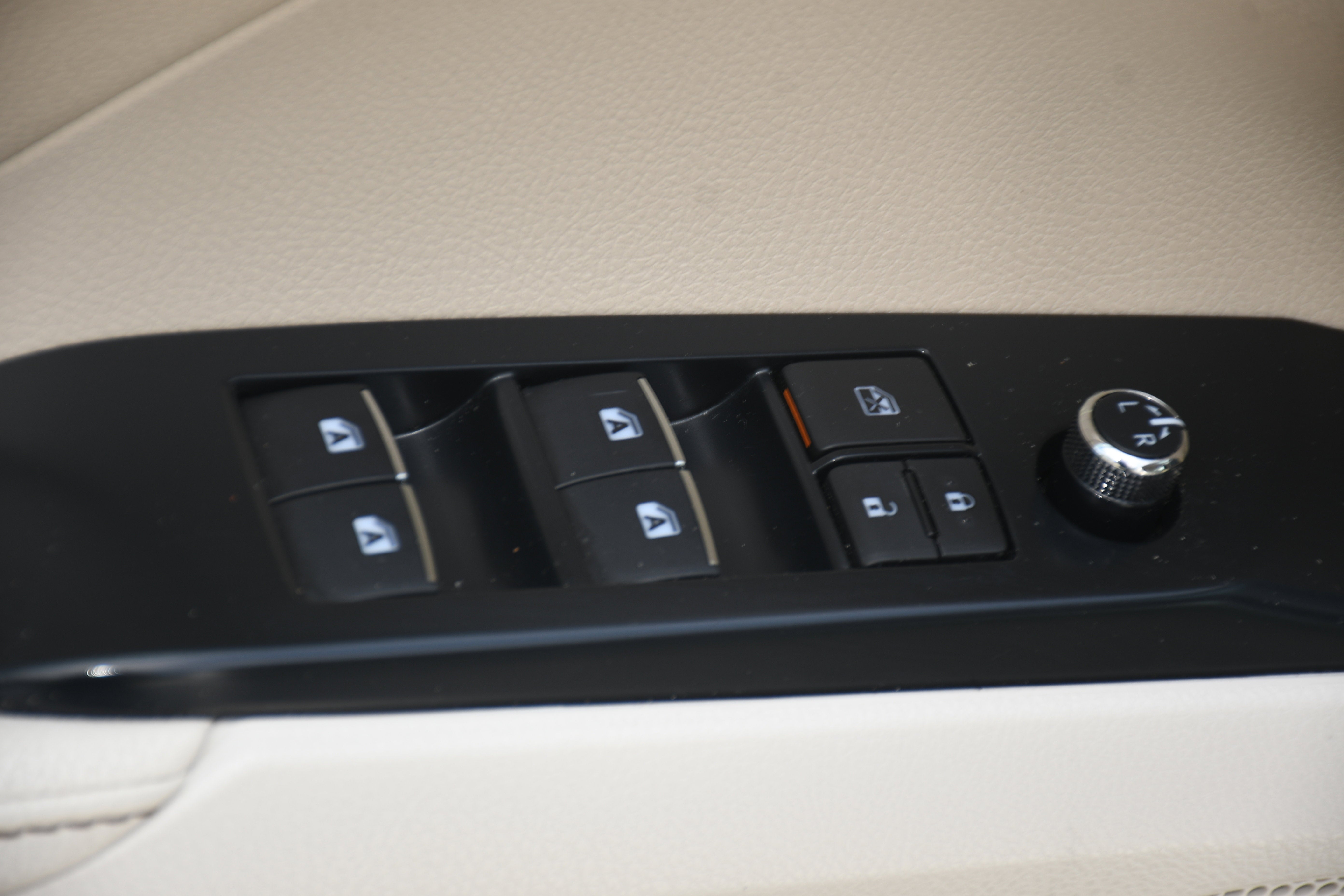 2019 Toyota Camry Hybrid LE