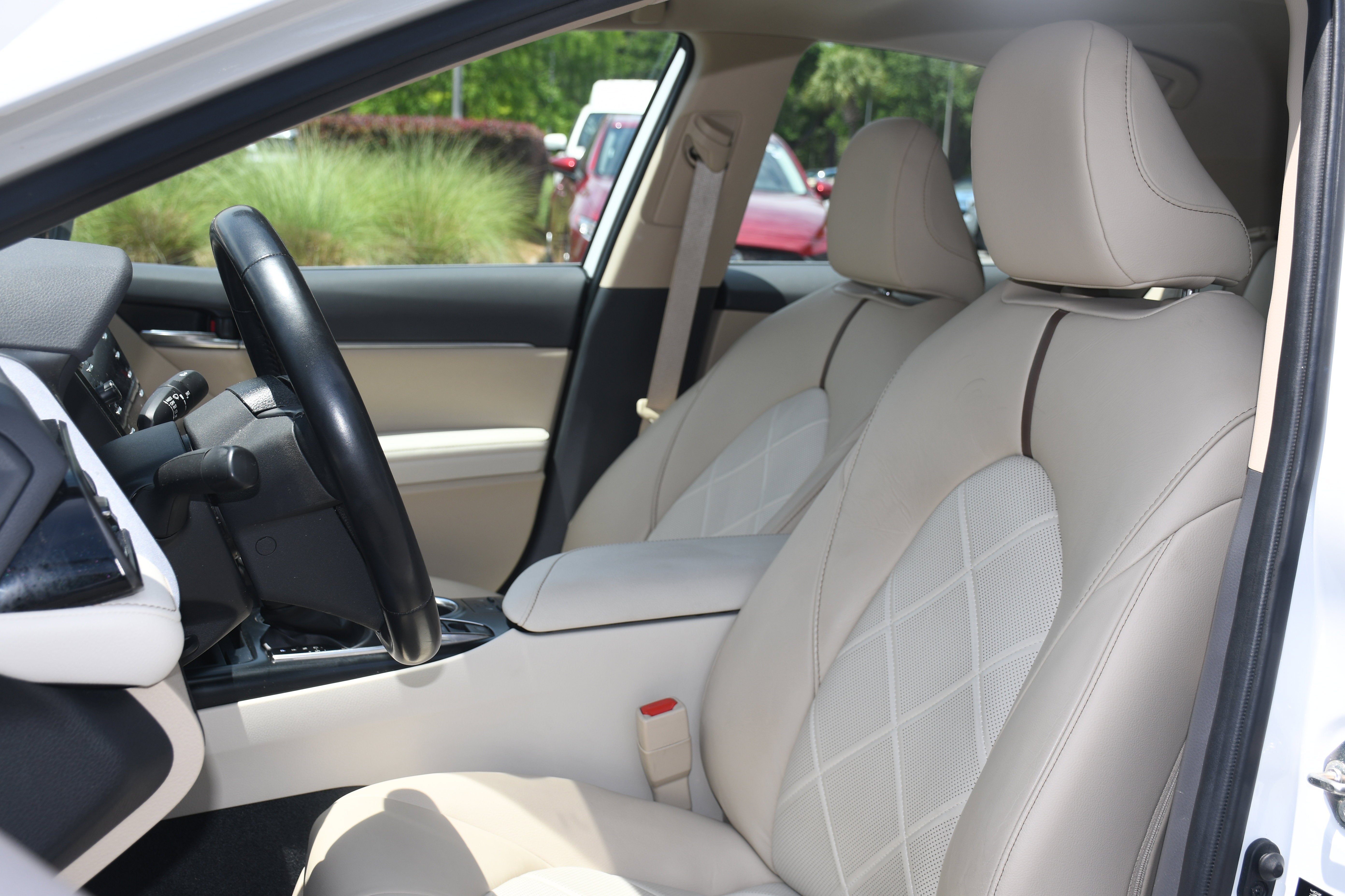 2019 Toyota Camry Hybrid LE