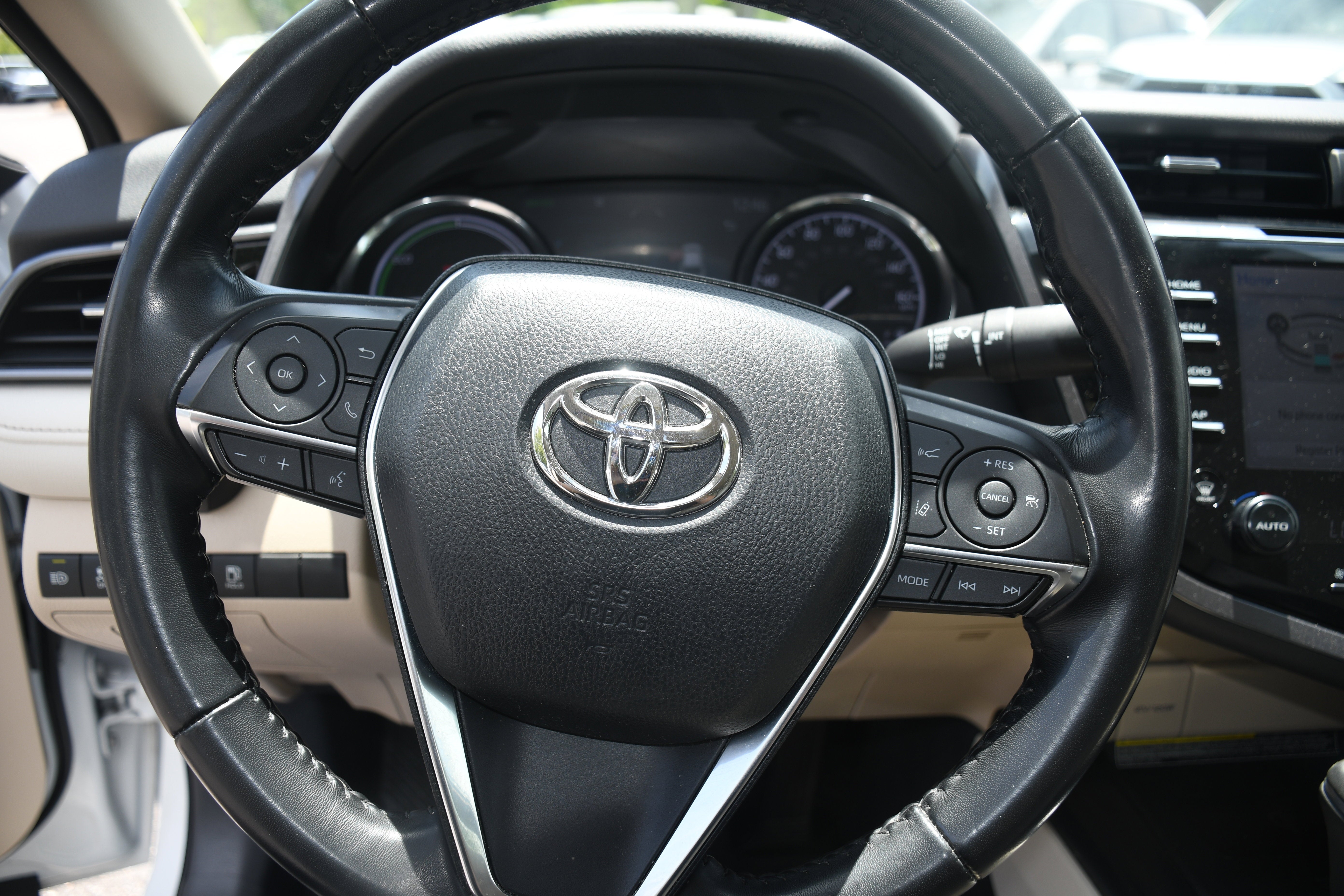 2019 Toyota Camry Hybrid LE