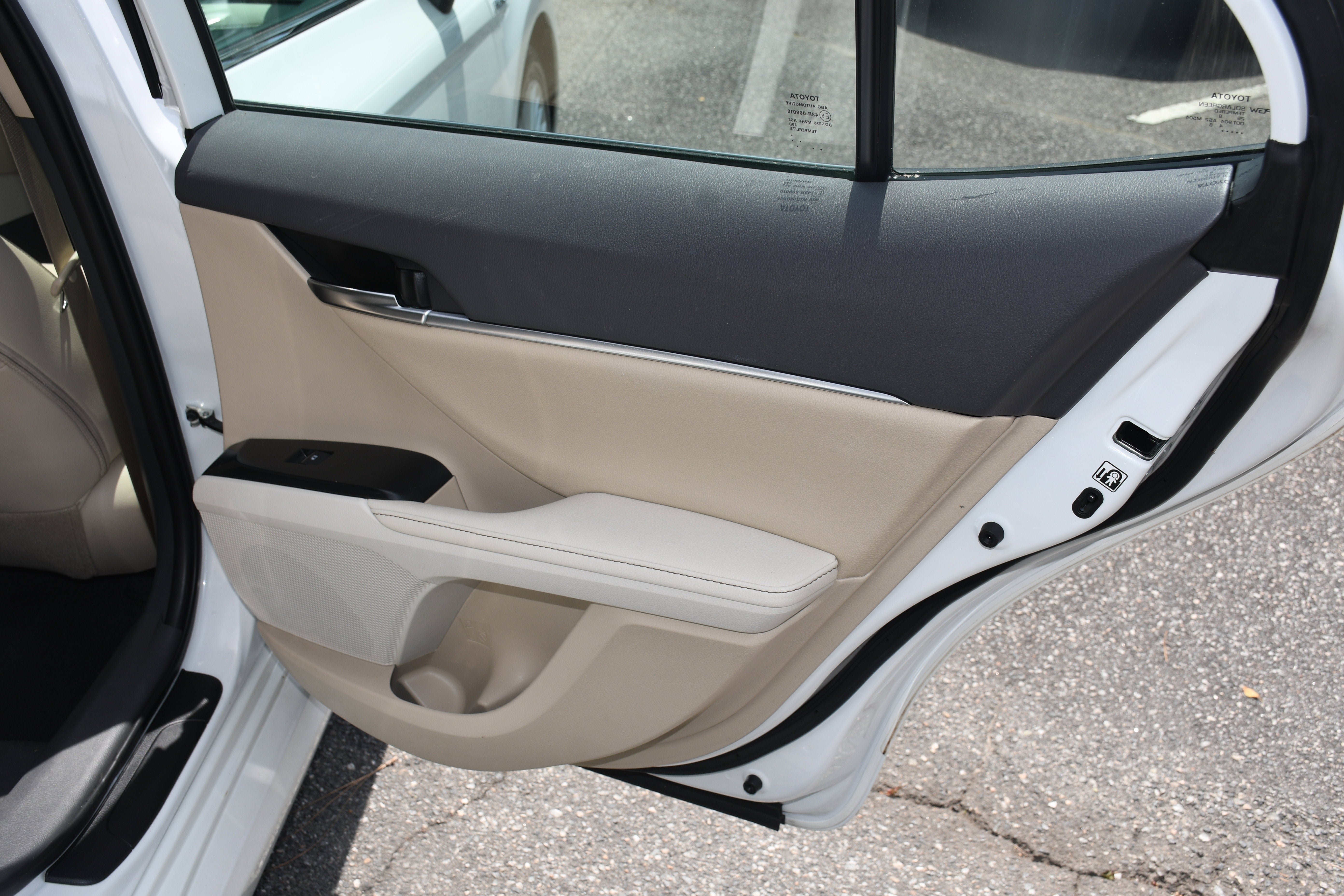 2019 Toyota Camry Hybrid LE