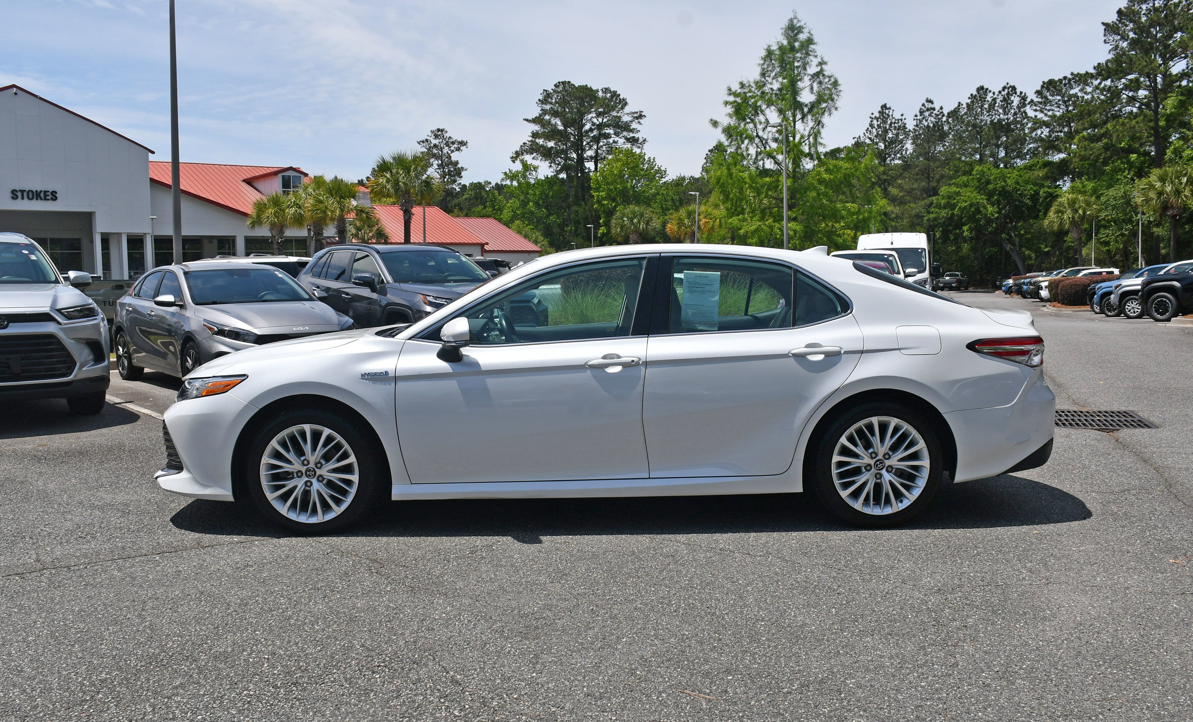 2019 Toyota Camry Hybrid LE
