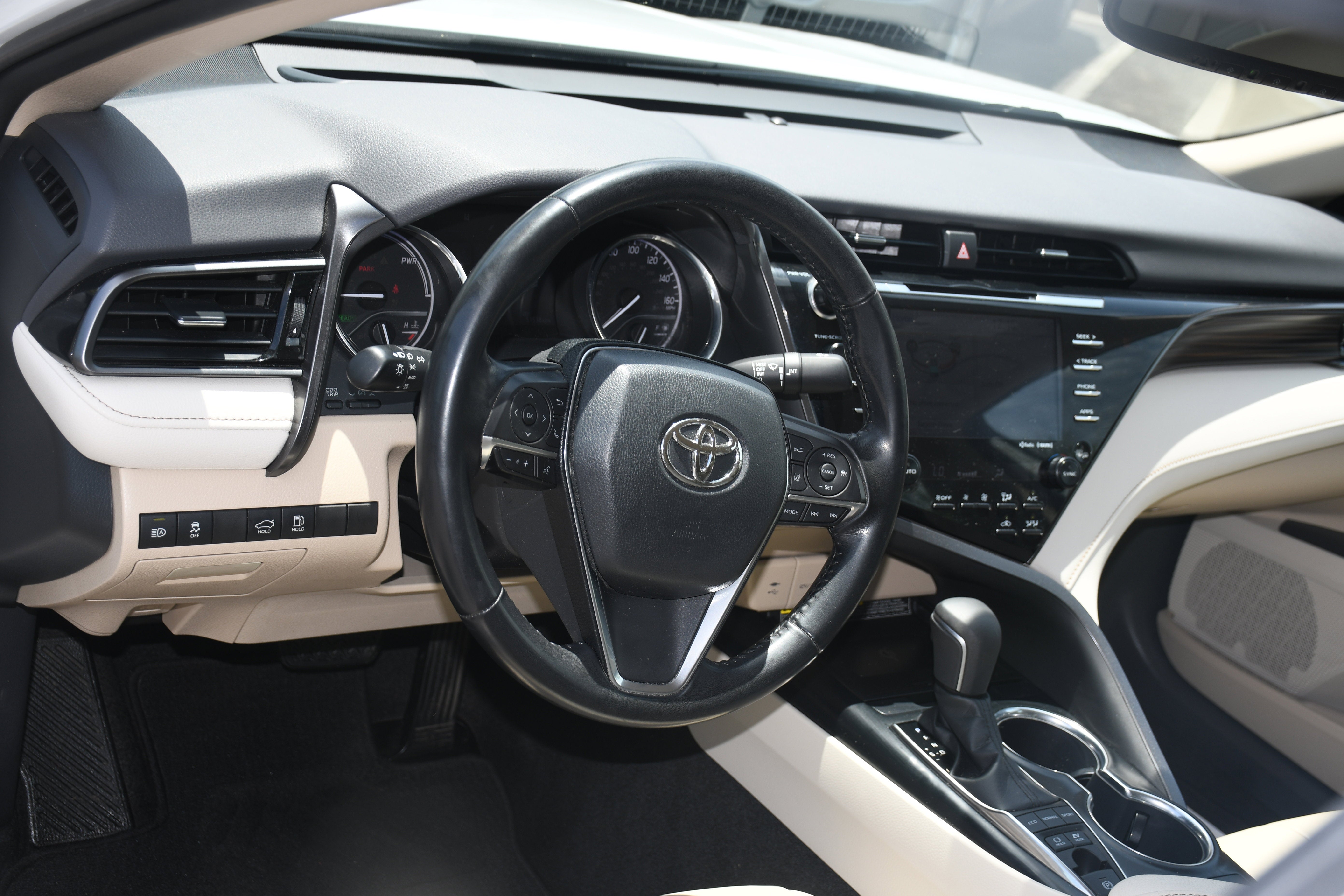 2019 Toyota Camry Hybrid LE