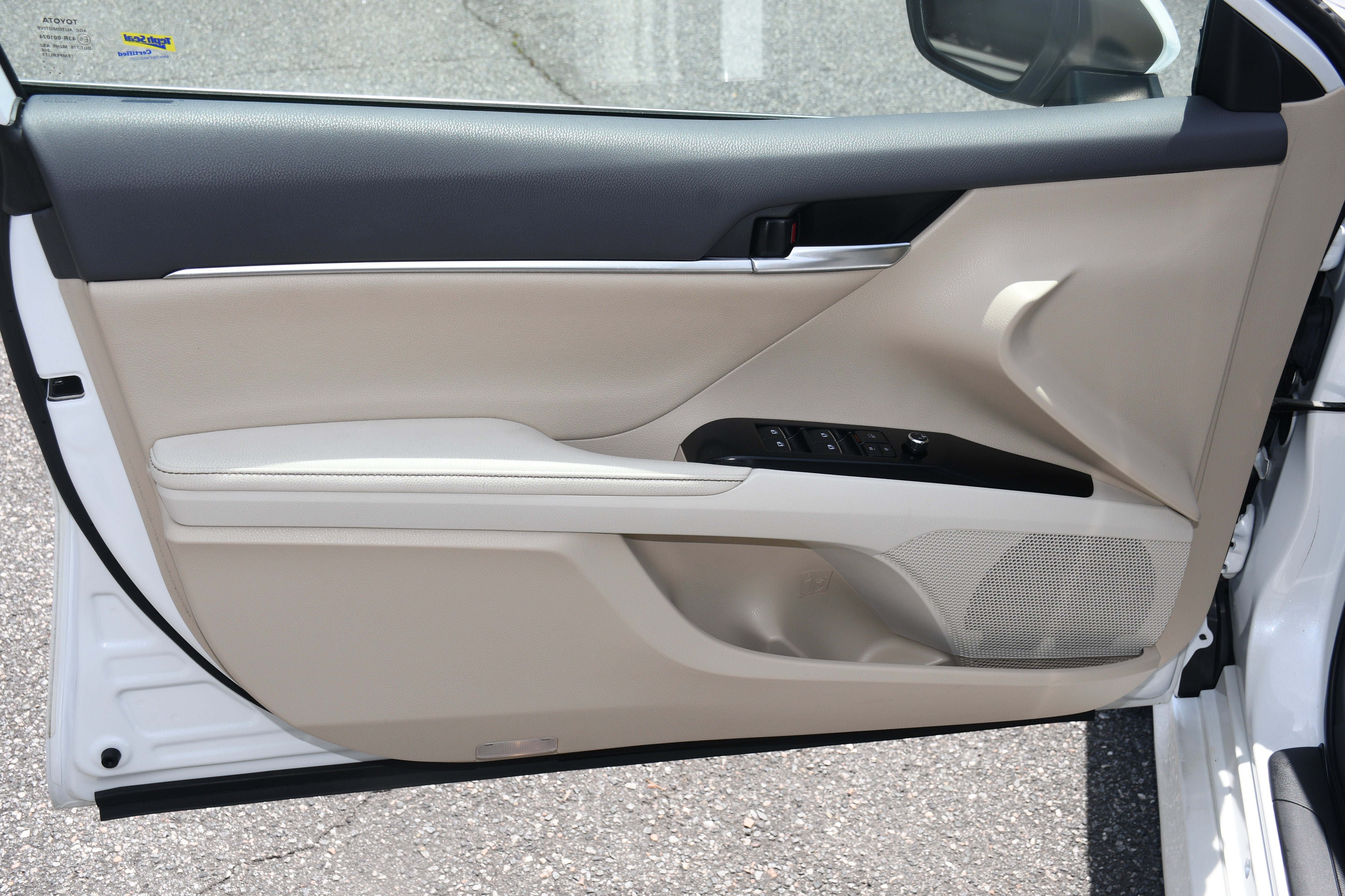 2019 Toyota Camry Hybrid LE