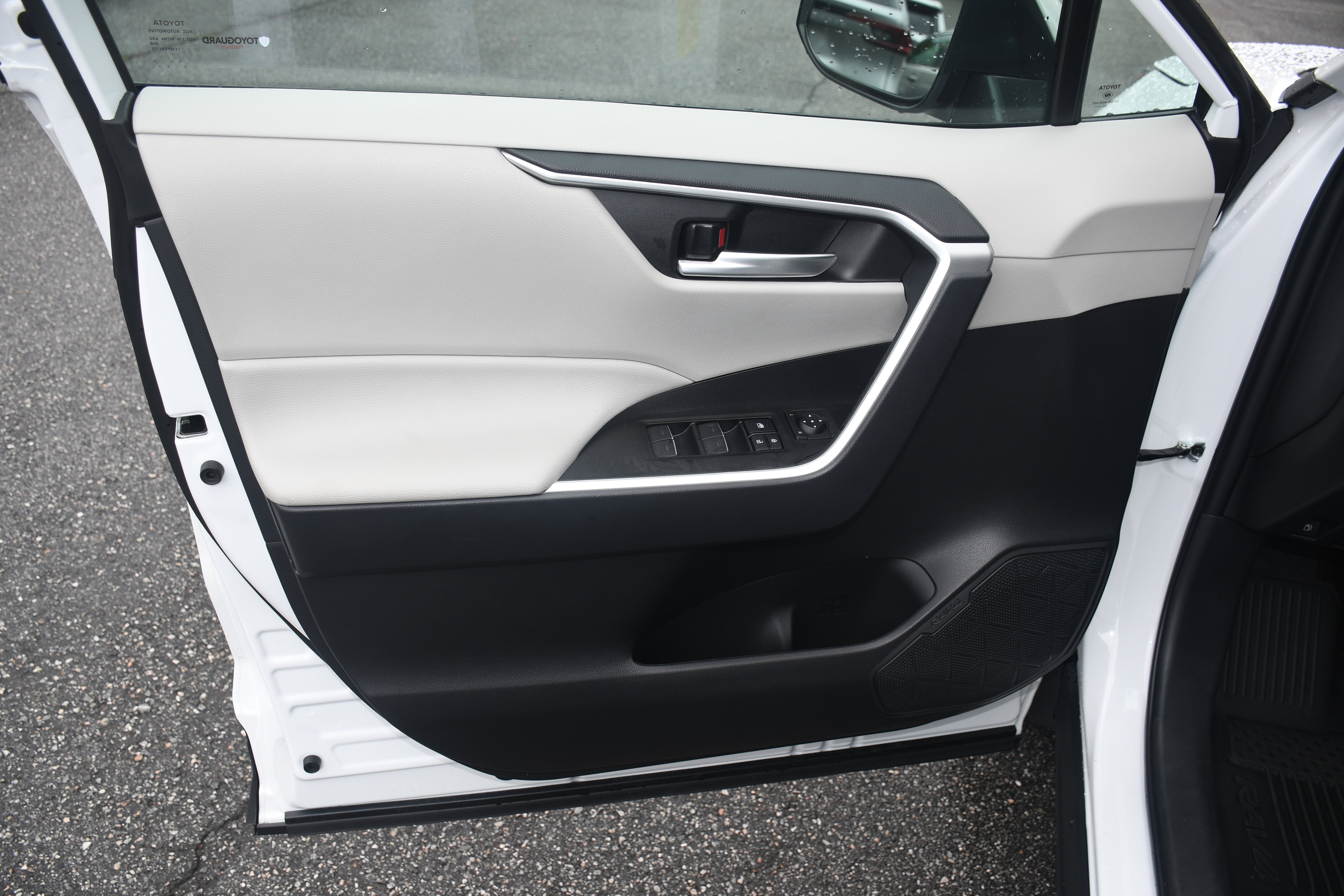 2025 Toyota RAV4 Hybrid XLE Premium