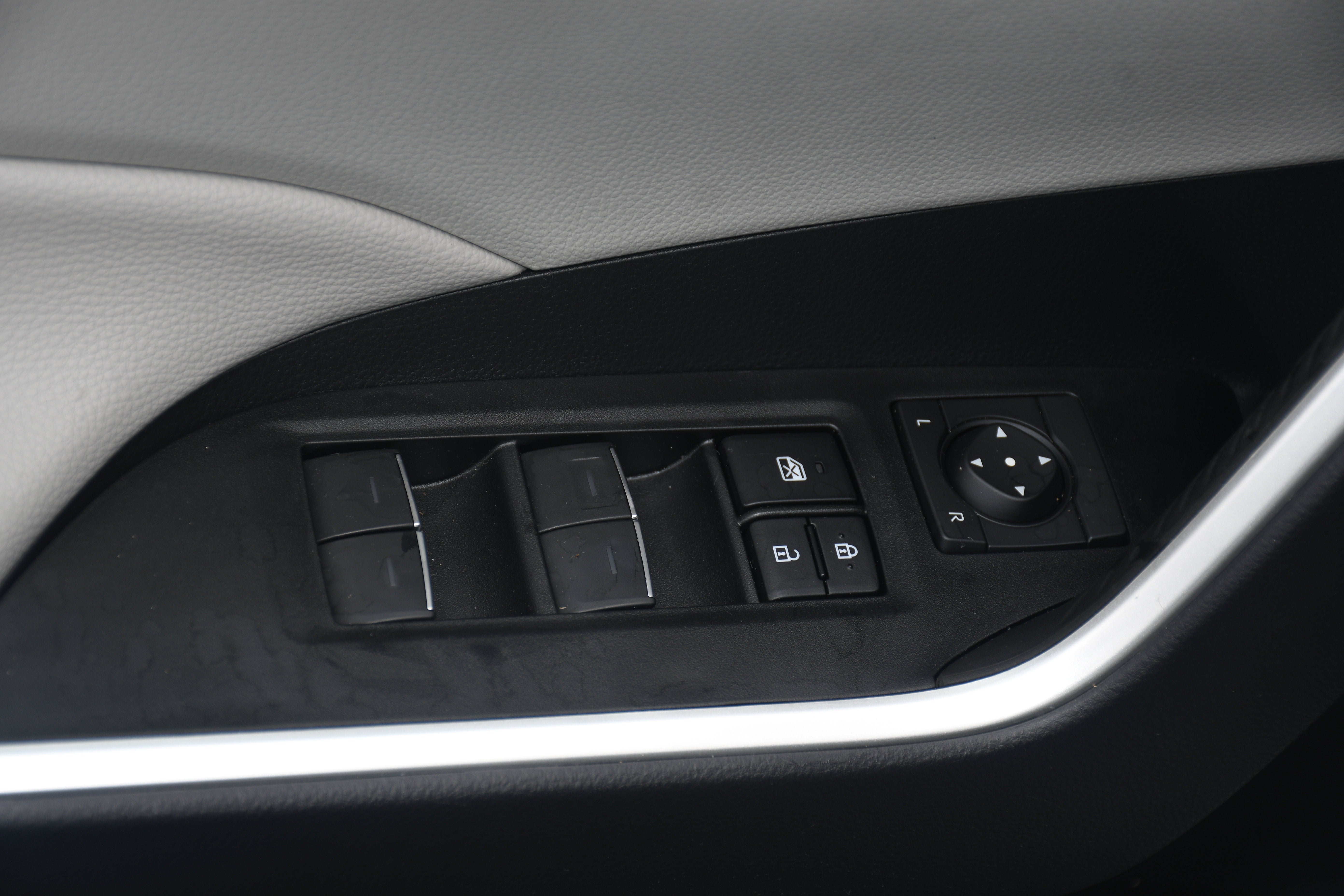 2025 Toyota RAV4 Hybrid XLE Premium