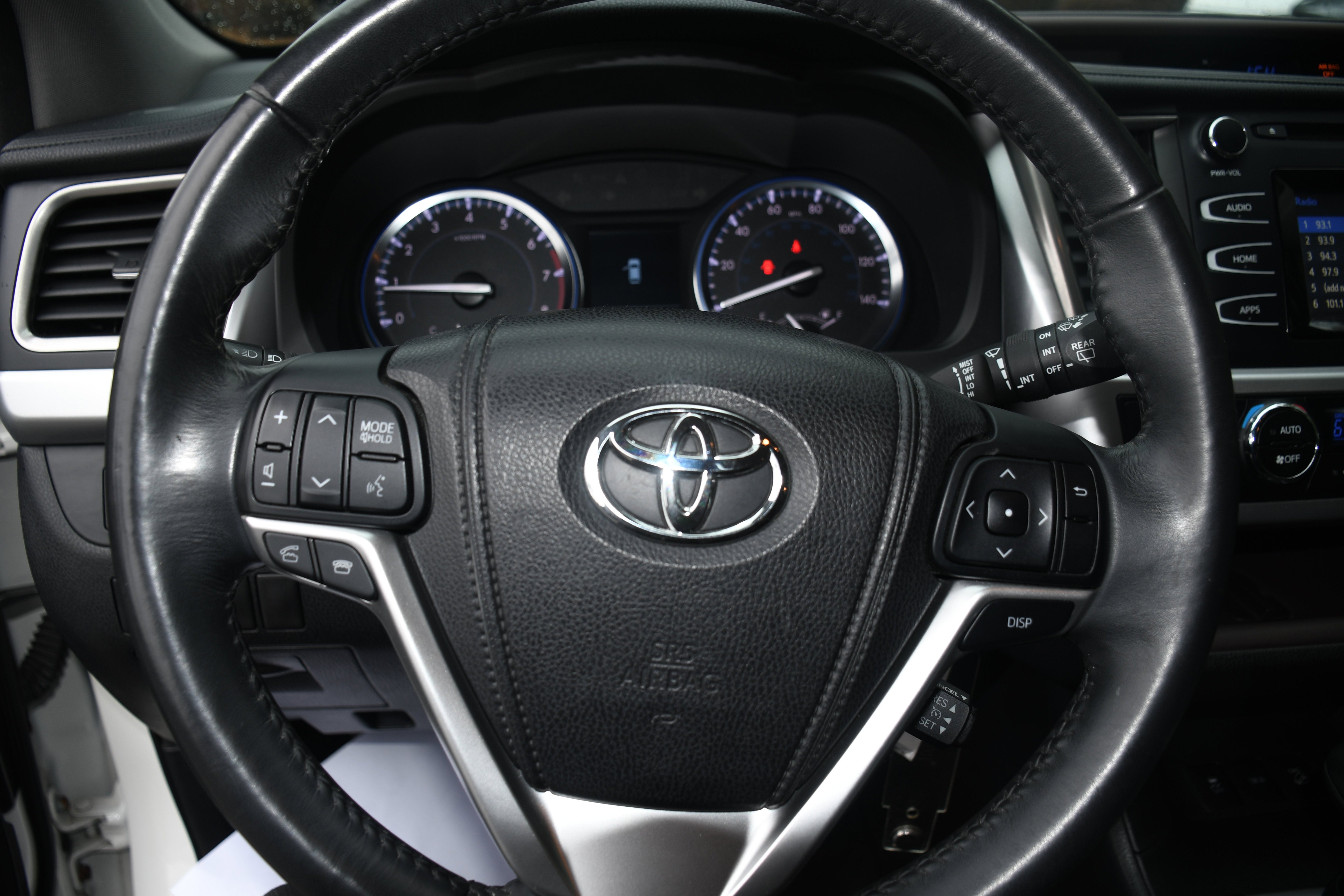 2015 Toyota Highlander LE